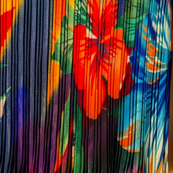 Pleated Floral Shirt Silky Sexy - Picture 2 of 6